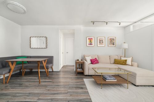 7e-140 7th Ave, New York, NY, 10011-1840 | Card Image