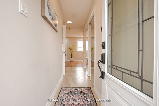 9 Havendale Crt, House attached with 4 bedrooms, 2 bathrooms and 5 parking in Brampton ON | Image 5