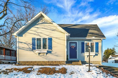207 E Ohio St, Fortville, IN, 46040-1321 | Card Image