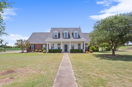 560 Doe Run Rd, Crawford, TX, 76638-3447 | Card Image