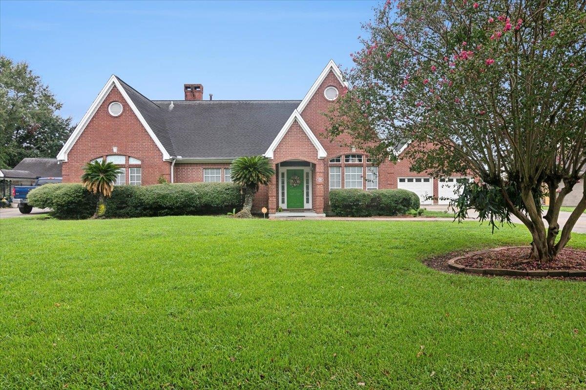 Carriage Ln, Nederland, TX 77627