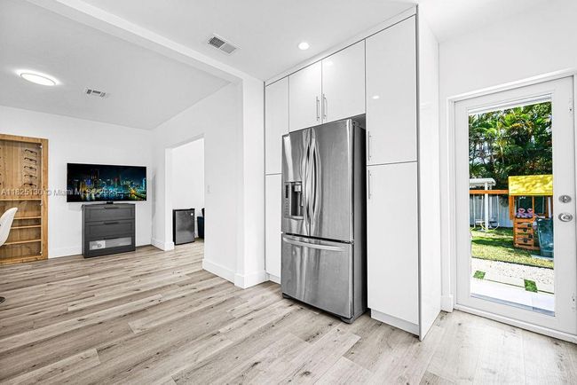 876 Ne 81 St St, House other with 3 bedrooms, 2 bathrooms and null parking in Miami FL | Image 19