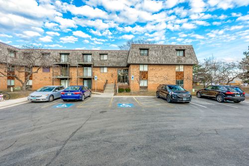 1406-3 Oak Creek Dr, Buffalo Grove, IL, 60089-3746 | Card Image