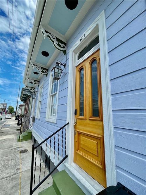 1017 Port St, New Orleans, LA, 70117-7209 | Card Image