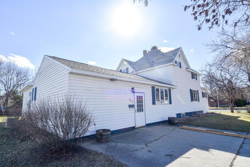 203 E Fletcher Ave, Warren, MN, 56762-1616 | Card Image