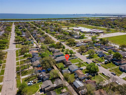 420 17th Ave N, Texas City, TX, 77590-6209 | Card Image