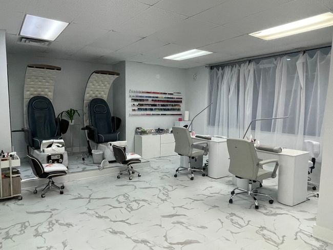 Beauty Salon | Image 26
