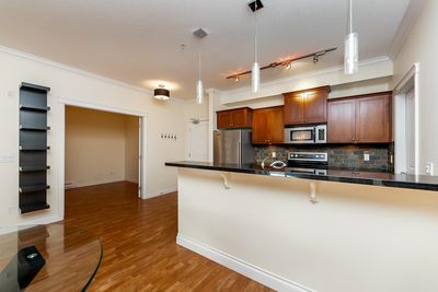 307 - 12268 224 St, Condo with 2 bedrooms, 2 bathrooms and 1 parking in Maple Ridge BC | Image 3