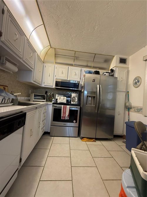 117-2811 Somerset Dr, Lauderdale Lakes, FL, 33311-1982 | Card Image