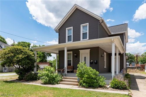 588 Elma St, Akron, OH, 44310-3208 | Card Image