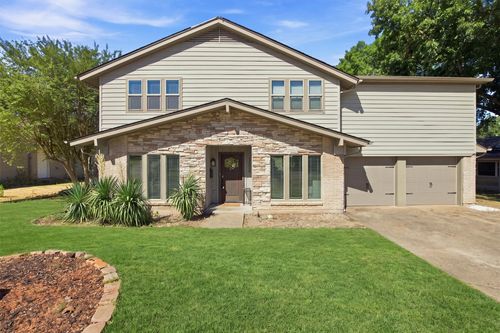 12235 Treeview Ln, Farmers Branch, TX, 75234-7809 | Card Image