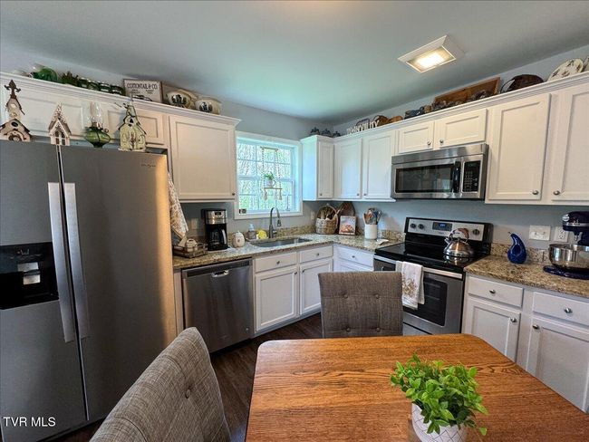 712 Lake Point Dr, House other with 3 bedrooms, 2 bathrooms and null parking in Piney Flats TN | Image 12