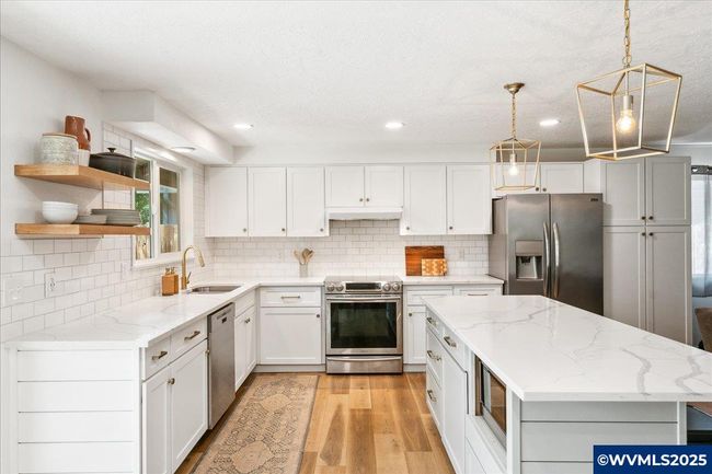 210 Silver Loop, House other with 3 bedrooms, 2 bathrooms and 2 parking in Silverton OR | Image 7