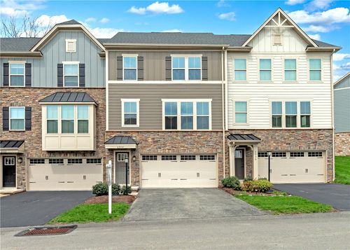 6004 Augusta Ln, Jeannette, PA, 15644-4787 | Card Image