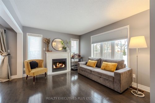 57 Tansley Cres, Ajax, ON, L1Z1Y5 | Card Image