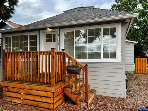 1375 Lee St Se, Salem, OR, 97302-1454 | Card Image