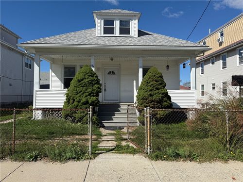 661 N Broadway, East Providence, RI, 02914-3424 | Card Image