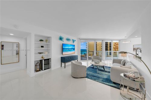 712-16425 Collins Ave, Sunny Isles Beach, FL, 33160-4571 | Card Image