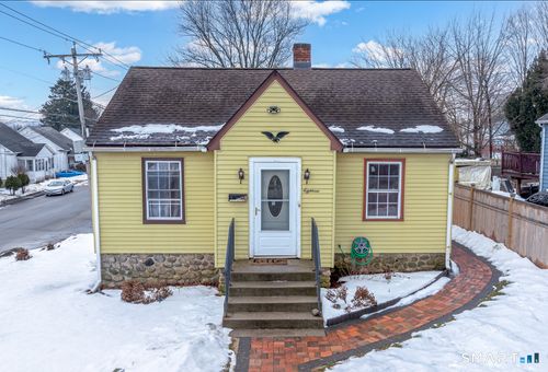 18 Dallas Ave, Waterbury, CT, 06705-1410 | Card Image