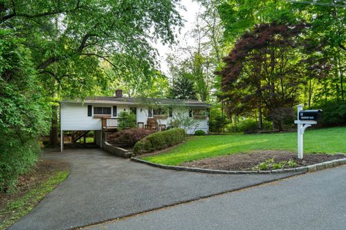 16 Wakerobin Rd, Norwalk, CT, 06851-1807 | Card Image