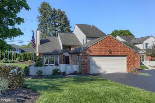 4 Cambridge Dr, HERSHEY, PA, 17033-2100 | Card Image