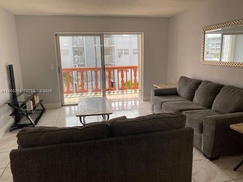 apt-305a-215 Se 3rd Ave, Hallandale Beach, FL, 33009-5605 | Card Image