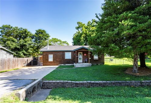 215 E Granite St, Siloam Springs, AR, 72761-3613 | Card Image