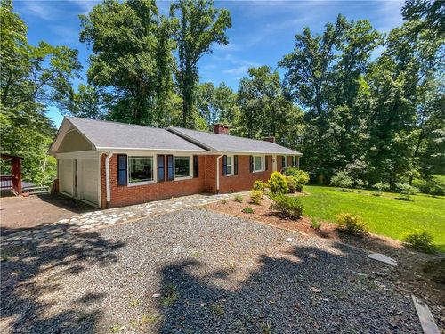 3230 High Cliffs Rd, Pfafftown, NC, 27040-9552 | Card Image