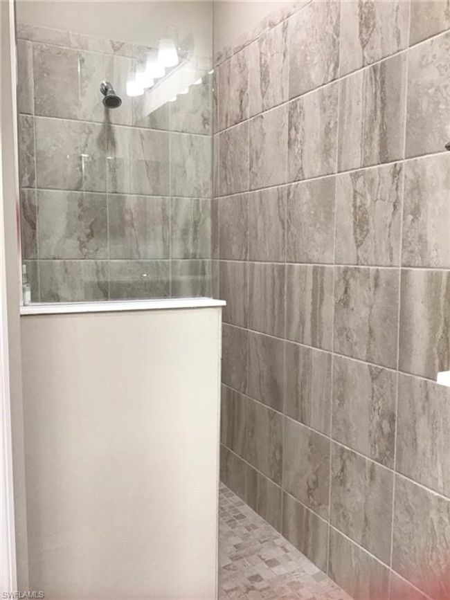 2191 Marquesa Cir, Condo with 2 bedrooms, 2 bathrooms and null parking in NAPLES FL | Image 15