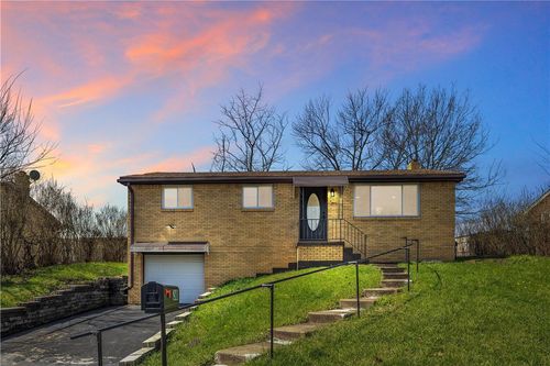 811 Westbury Rd, N Versailles, PA, 15137-1445 | Card Image