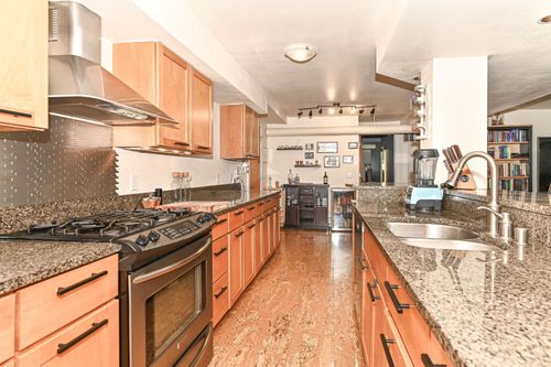 1904 N Farwell Ave, Milwaukee, WI, 53202-1410 | Card Image