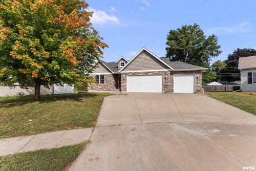 2714 W 66th St, Davenport, IA, 52806-1511 | Card Image