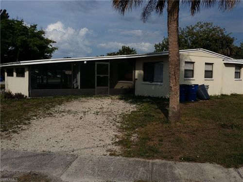 950 Lakeview Dr, NORTH FORT MYERS, FL, 33903-4227 | Card Image