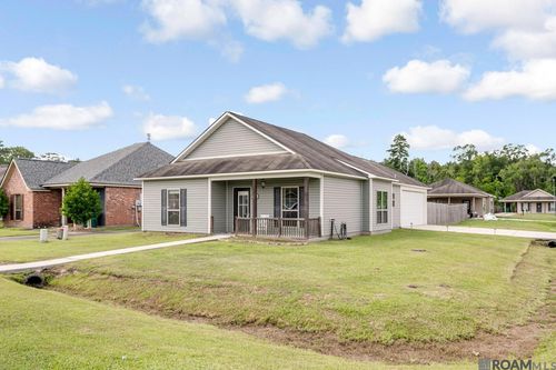 10804 Moss Pointe Dr, Denham Springs, LA, 70726-1834 | Card Image