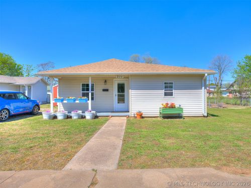 211 E 2nd St, Stroud, OK, 74079-4226 | Card Image