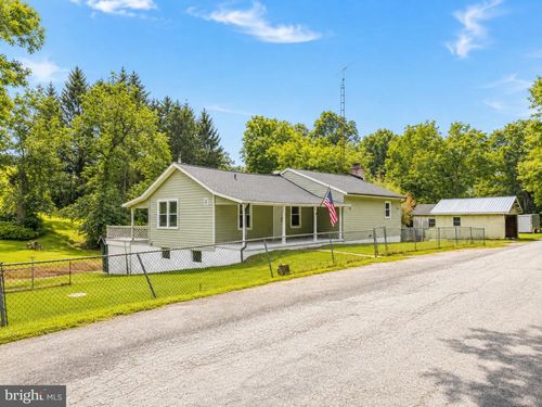 3362 Myers School Rd, Red Lion, PA, 17356-8117 | Card Image