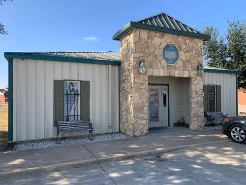 1225 N Brazos St, Whitney, TX, 76692-2052 | Card Image