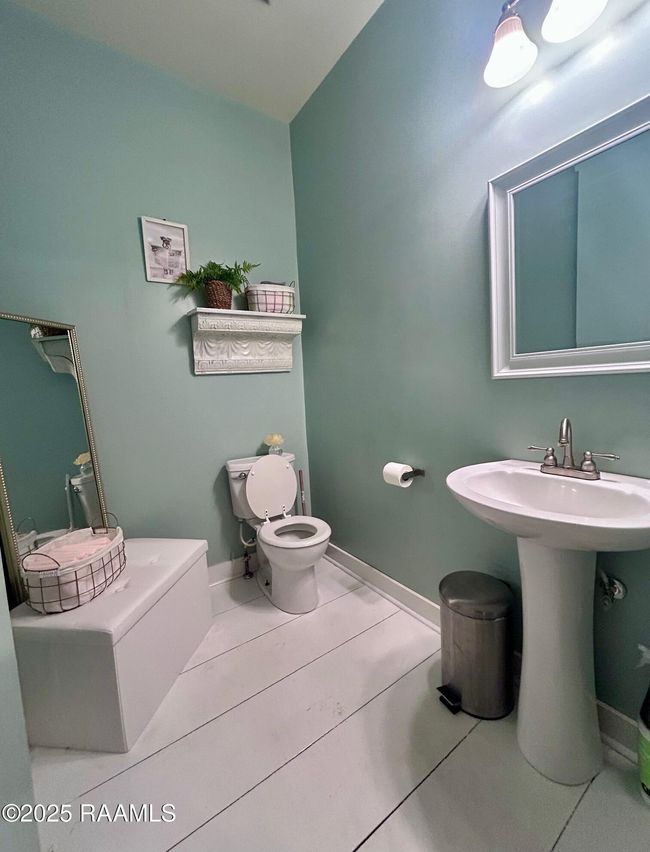 1/2 bath | Image 21