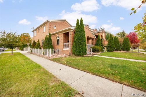 8401 Fenton St, Dearborn Heights, MI, 48127-1325 | Card Image