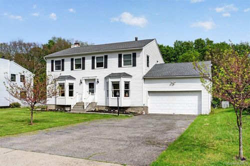 52 Capital Dr, Washingtonville, NY, 10992-1342 | Card Image
