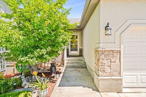 1458 2400, Clinton, UT, 84015-8551 | Card Image