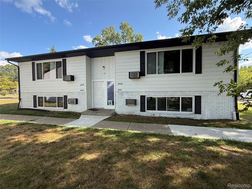 613 Thomas St, Holly Village, MI, 48442 | Card Image