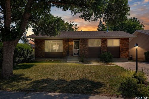 87 Hastings Crescent, Regina, SK, S4T7N6 | Card Image