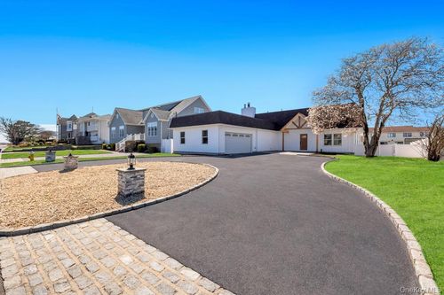 66 Lighthouse Rd, Babylon, NY, 11702-4306 | Card Image