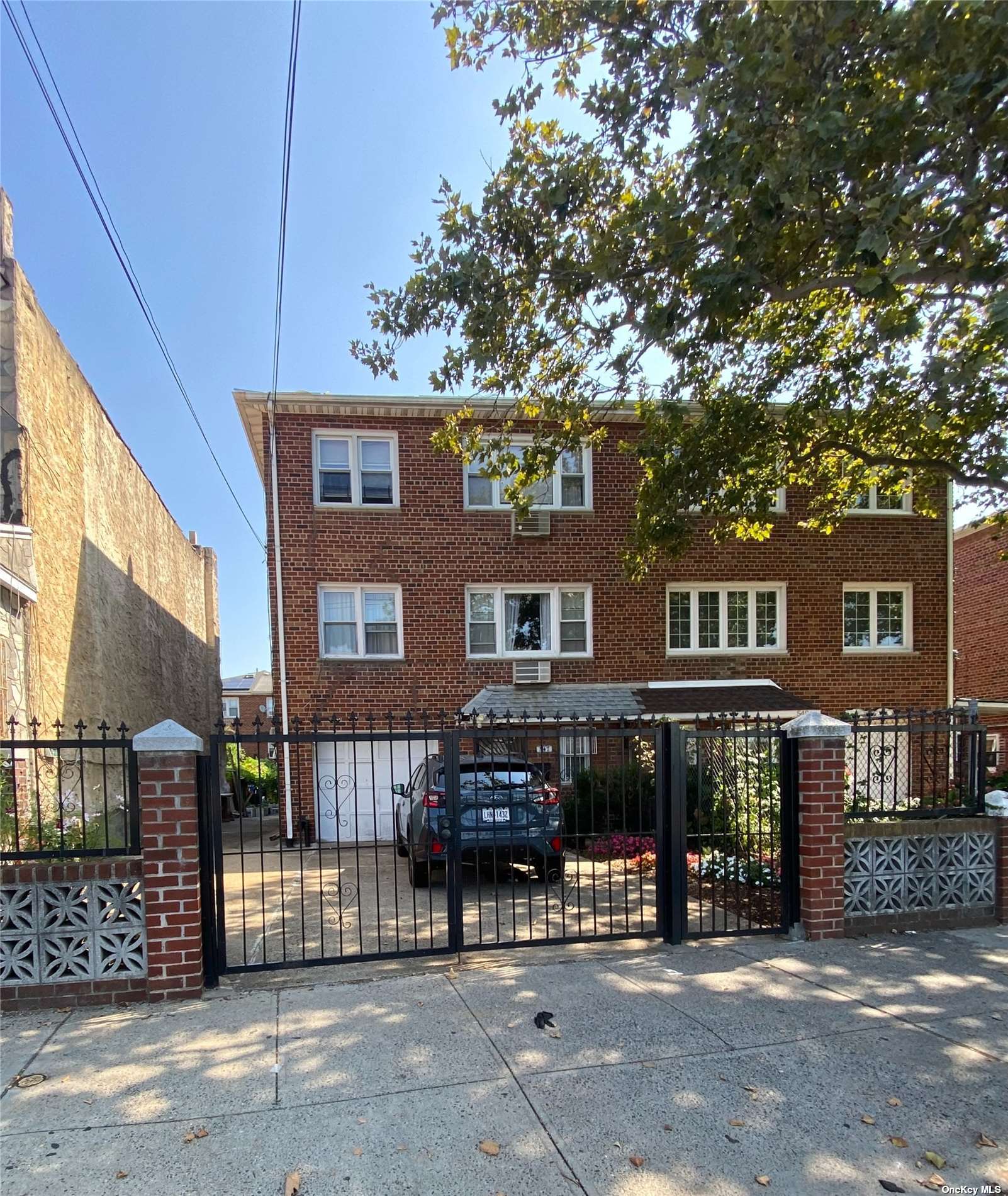 Eldert Ln, Brooklyn, NY 11208