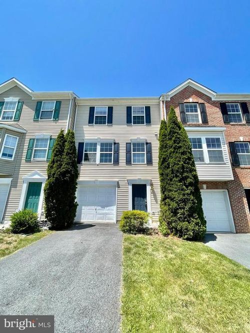 61 Quartz Rd, MARTINSBURG, WV, 25404-3712 | Card Image