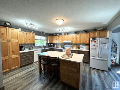 4925 52 St, House other with 4 bedrooms, 3 bathrooms and null parking in Entwistle AB | Image 2