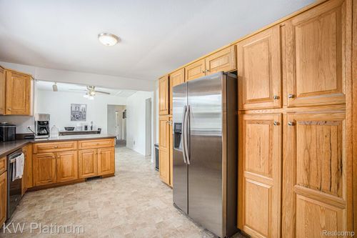59290 North Ave, Ray, MI, 48096-3902 | Card Image