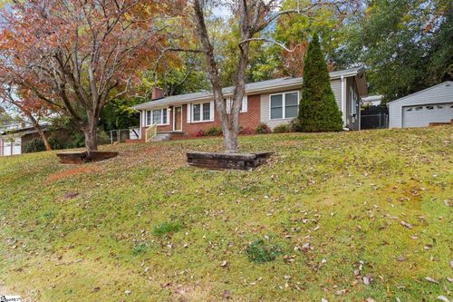 2 Abelia Dr, Greenville, SC, 29617-8002 | Card Image