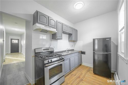 49 Johnson St, Waterbury, CT, 06710-1833 | Card Image